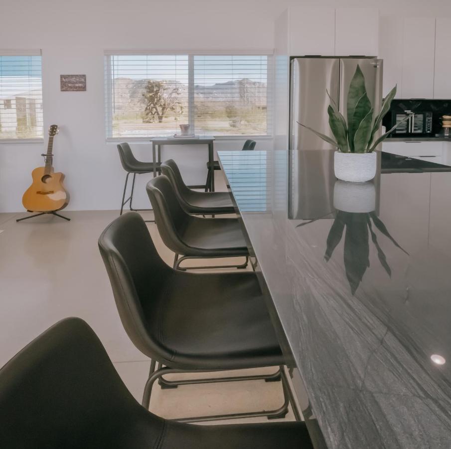 Villa Coyote Tracks - A Modern Desert Experience à Joshua Tree Extérieur photo
